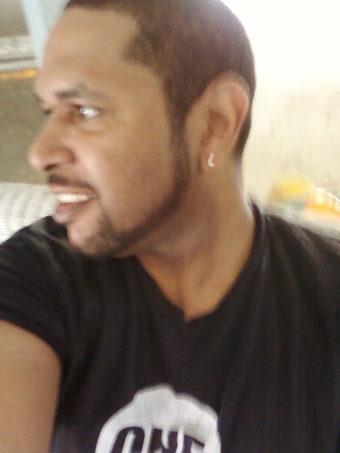 Date this athletic Dominican Republic man Jonathan from Chicago DO310