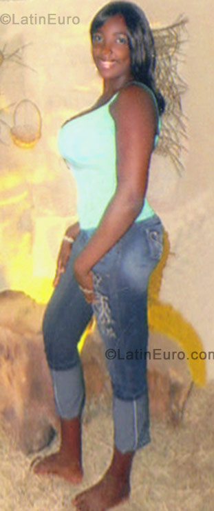 Date this young Colombia girl Marta from Cali CO335