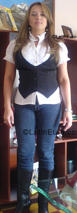 Date this charming Colombia girl Magnolia from Bogota CO370