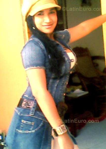 Date this nice looking Colombia girl Karen from Cartagena CO374