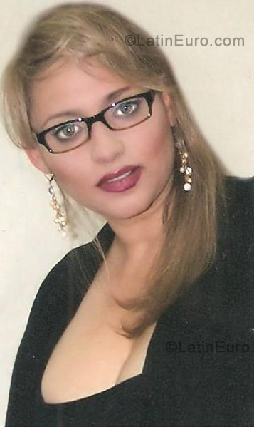 Date this passionate Colombia girl Lina Maria from Medellin CO378