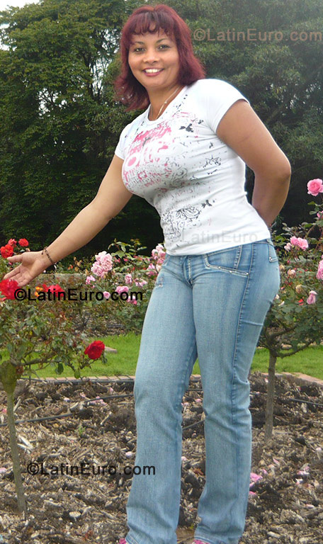 Date this georgeous Colombia girl Nubeluz from Bogota CO409