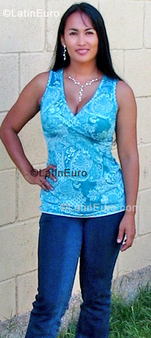 Date this attractive Colombia girl Yobana from Medellin CO446