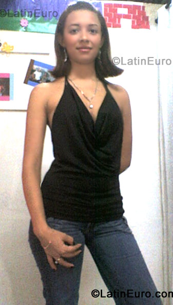 Date this sultry Colombia girl Jennifer from Cartagena CO503