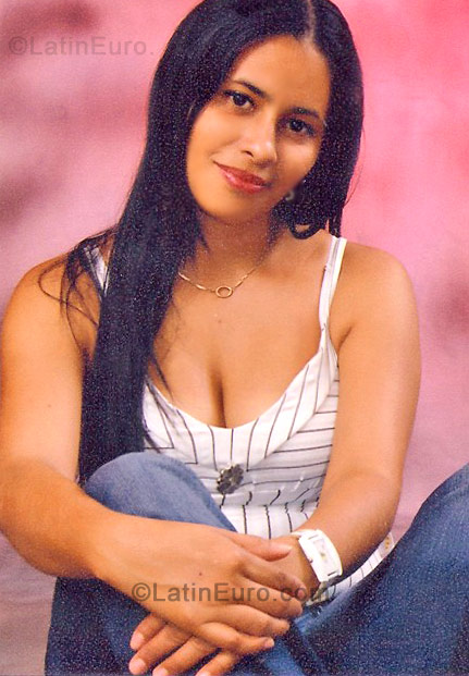 Date this sensual Colombia girl Yuly Valencia from Cali CO513