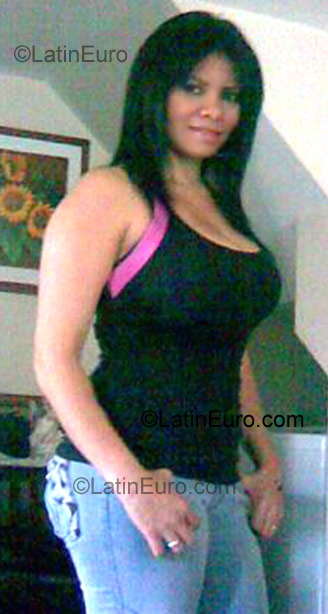 Date this gorgeous Colombia girl Angela from Medellin CO570