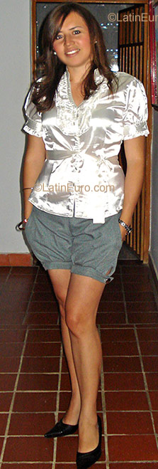 Date this nice looking Colombia girl Astrid Yohana from Miranda CO625