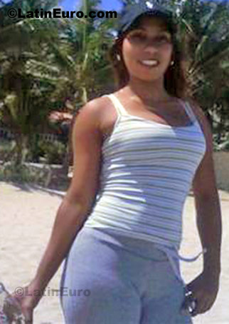 Date this sultry Dominican Republic girl Candy from Santo Domimgo DO700