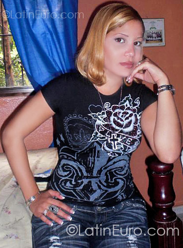 Date this delightful Dominican Republic girl Vick from Santiago DO714