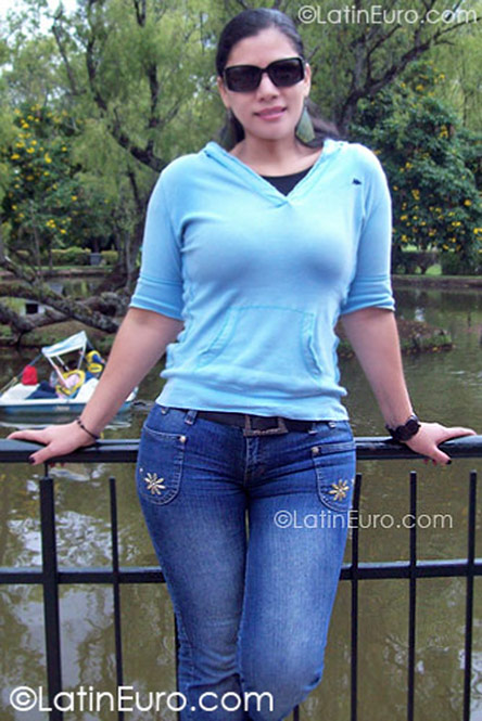 Date this pretty Colombia girl Zandalo from Bogota CO695