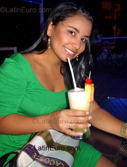 Date this athletic Colombia girl Cindy from Santa Marta CO739