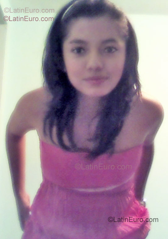 Date this foxy Colombia girl Alejandra from Bogota CO759