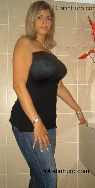 Date this voluptuous Colombia girl Paola from Cali CO786