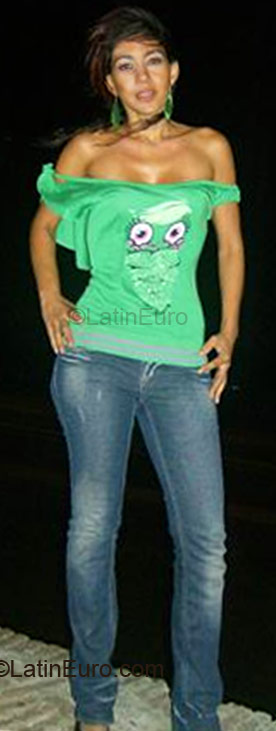 Date this attractive Colombia girl Karina from Cartagena CO917