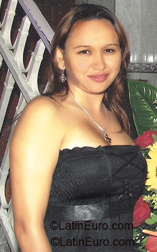 Date this nice looking Colombia girl Fernanda from Candelaria CO918