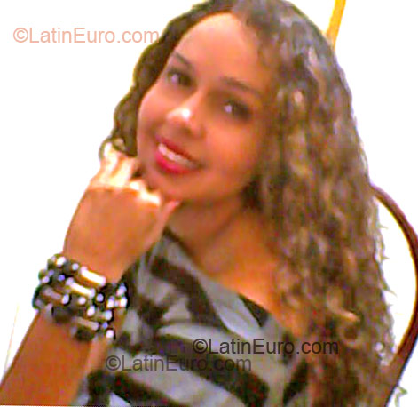 Date this foxy Colombia girl Nasly Patricia from Barrancabermeja CO935