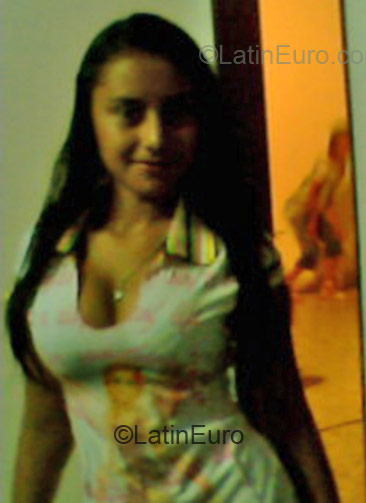 Date this young Colombia girl Lina Marcela from Cali CO1006