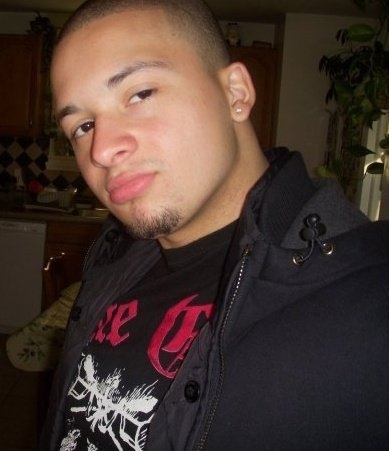 Date this young United States man Santiine from Bridgeport US2956