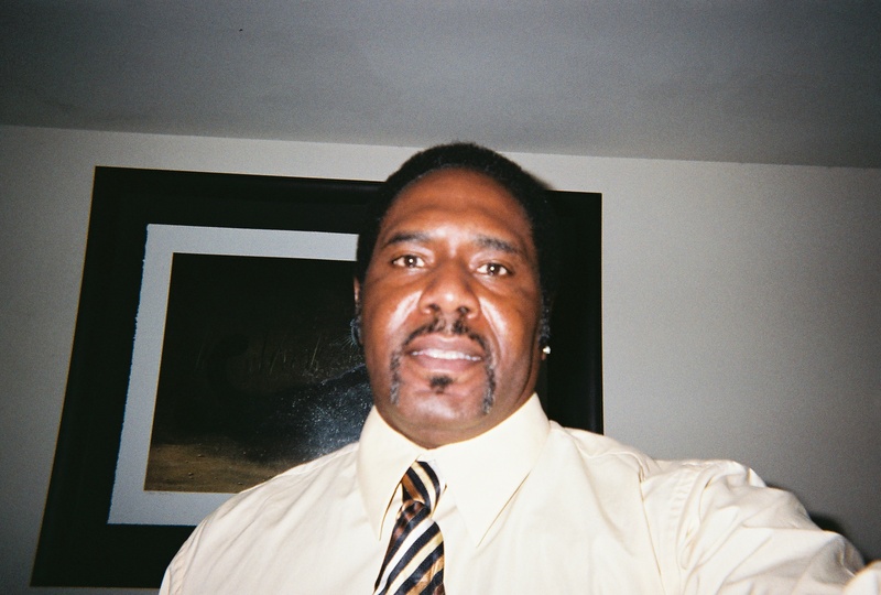 Date this tall United States man Johnathan from Detroit US2961