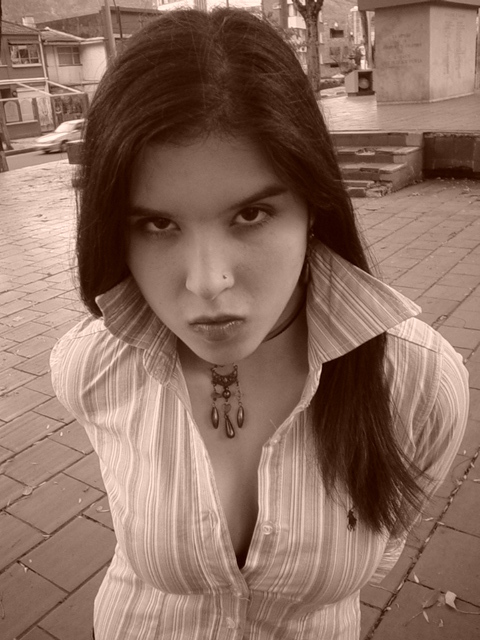 Date this happy Colombia girl Suzana from Bogota CO1049