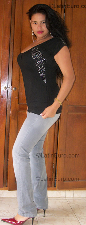 Date this attractive Colombia girl Leidy from Barranquilla CO1178