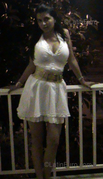 Date this gorgeous Colombia girl Adriana Carolina from Villavicencio CO1340