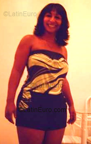 Date this cute Brazil girl Elaine from Curitiba BR1647