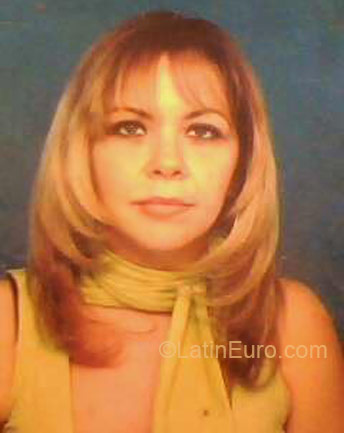 Date this nice looking Colombia girl Zoila Rosa from Santa Marta CO1528