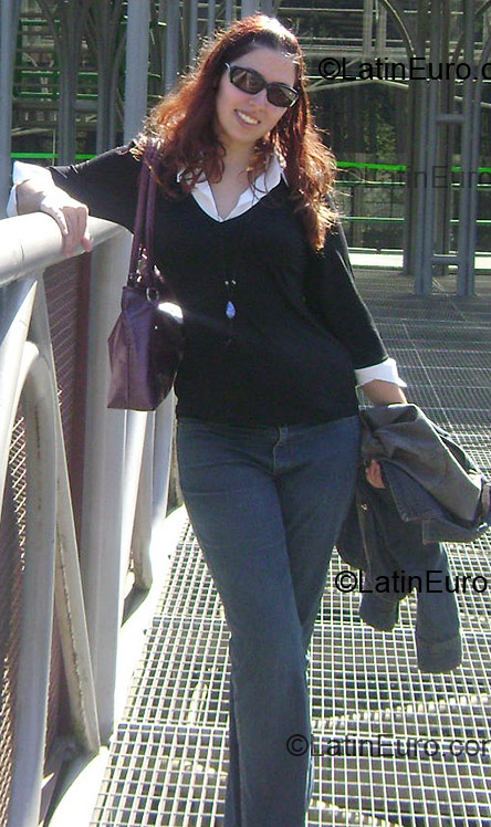 Date this happy Brazil girl Bruna from Curitiba BR1741