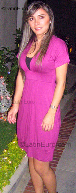Date this nice looking Colombia girl Yezenia from Bucaramanga CO1575