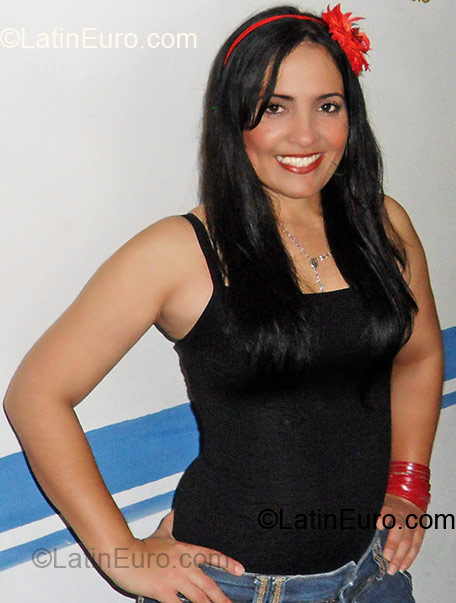 Date this passionate Colombia girl Gina Paola from Barranquilla CO1629