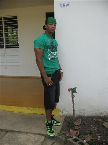 Date this good-looking Dominican Republic man Rafael from Santo Domingo DO1902