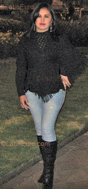 Date this good-looking Peru girl Maribel from Cusco PE140