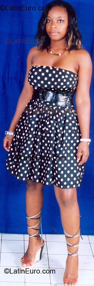 Date this foxy Cameroon girl Glawdyce from Yaounde CM42