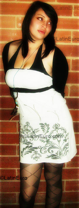 Date this delightful Colombia girl Lorena from Bogota CO1858