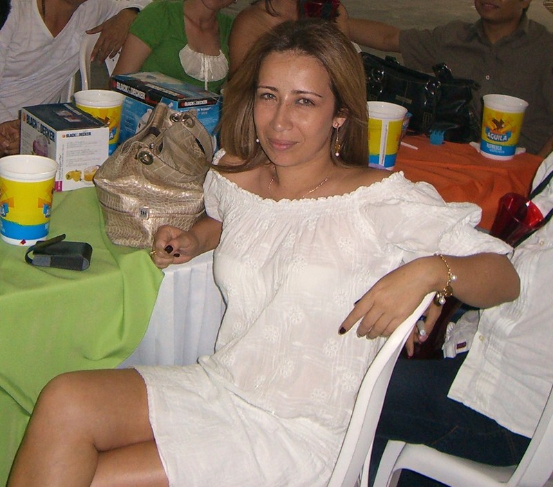 Date this good-looking Colombia girl Monik123 from Cali CO1908