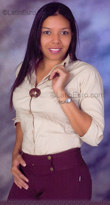 Date this good-looking Colombia girl Claudia from Cali CO2008