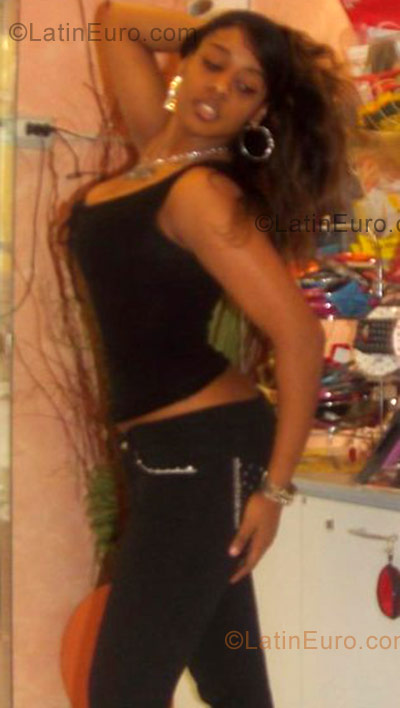 Date this nice looking Italy girl Gisselle from Frosinone IT76