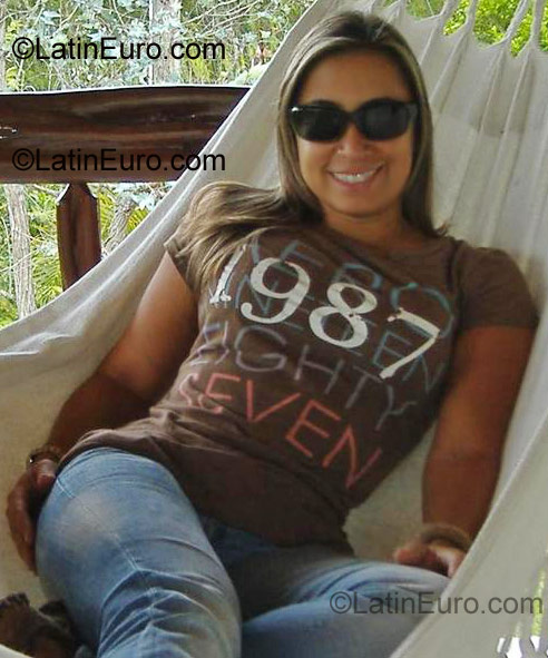 Date this hard body Colombia girl PAQUITA_1 from Cali CO2541