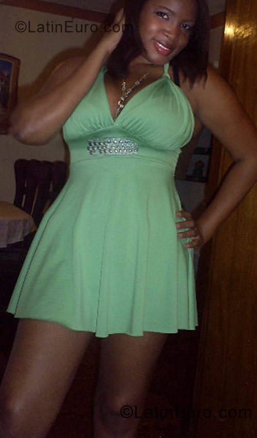 Date this foxy Colombia girl Mery from  CO2712