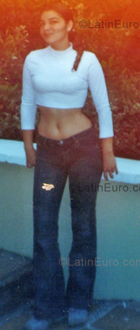 Date this beautiful Colombia girl Moncada83 from Armenia CO2731