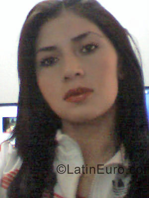 Date this voluptuous Colombia girl Laura Fernanda from Madrid CO2760