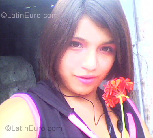 Date this nice looking Colombia girl Ana Maria from Ibague CO2762