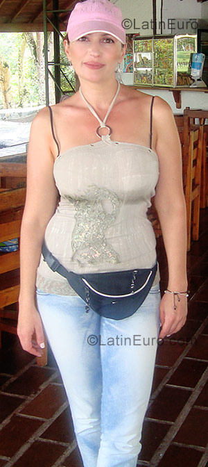 Date this voluptuous Colombia girl Marleny from Rionegro CO2849