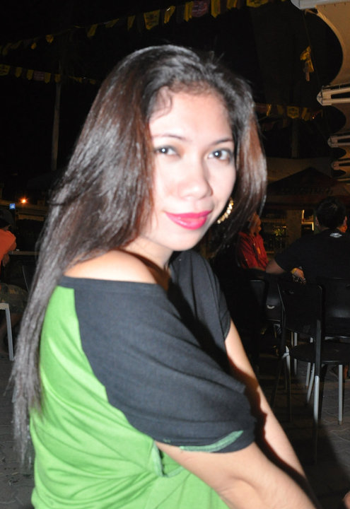 Date this young Philippines girl Ika from Quezon City PH270