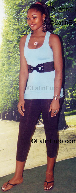 Date this nice looking Cameroon girl Vanessa from Yaounde CM54