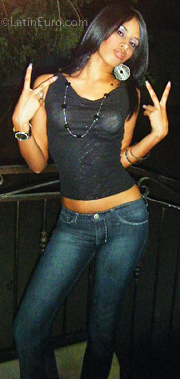 Date this exotic Dominican Republic girl Zuleyka from Santiago DO3353