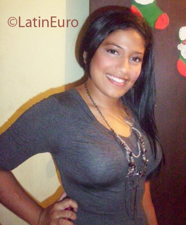 Date this nice looking Colombia girl Mayra Alejandra from Santa Marta CO2954