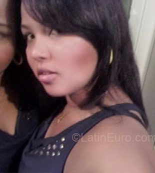 Date this athletic Brazil girl Cintia from Itaperuna BR2404