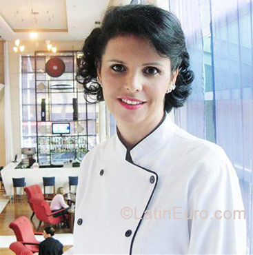 Date this good-looking Brazil girl Maria from Curitiba BR3754